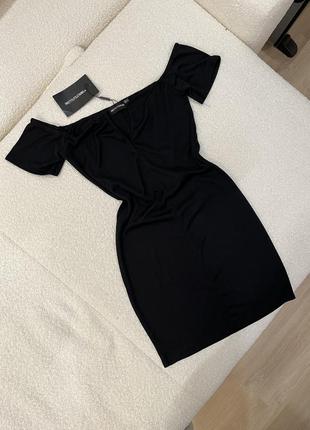 Чорне плаття з відкритими плечима8 фото