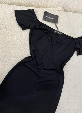 Чорне плаття з відкритими плечима3 фото