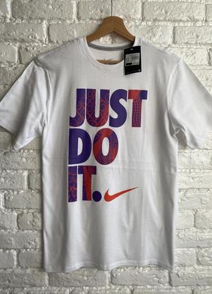 Яркая мужская летняя футболка nike just do it