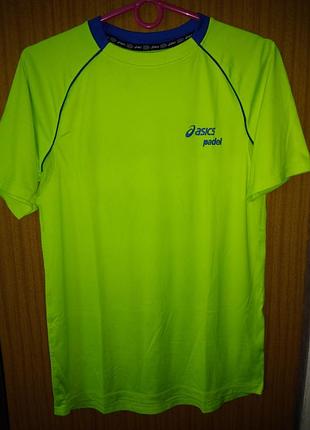 Яскрава футболка