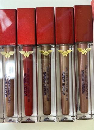 Помада с эффектом металлик kiko milano wonder woman metal power lasting lip paint 032 фото