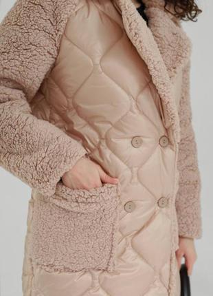 Теплая зимняя куртка пальто стеганая плащевка на синтепоне с мехом барашек с карманами свободного прямого кроя тепла зимняя6 фото