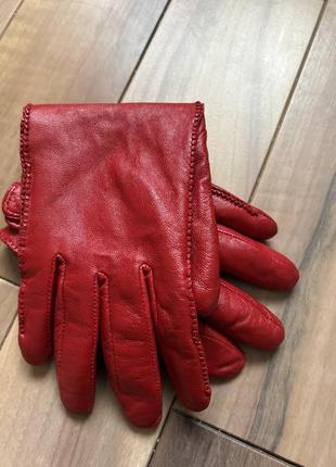 Ідеальні шкіряні трендові червоні рукавички6 фото