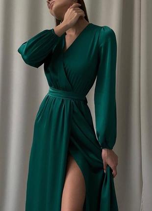 Елегантна шовкова сукня міді з розрізом на стегні