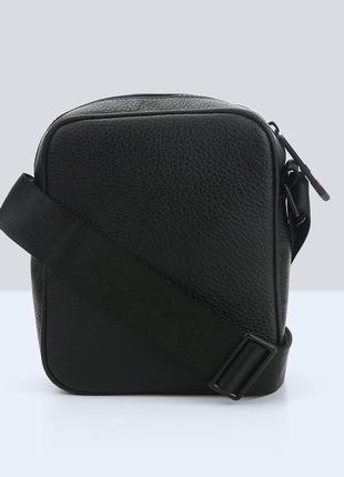 Оригинальная мужская сумка tommy hilfiger черного цвета из натуральной кожи5 фото