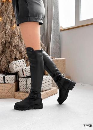 Стильные черные женские зимние высокие сапоги, без каблуков, массивная подошва, кожаные (экокожа/мех)7 фото