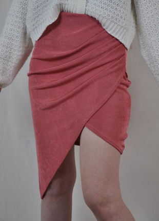 Асимметричная коралловая юбка от missguided