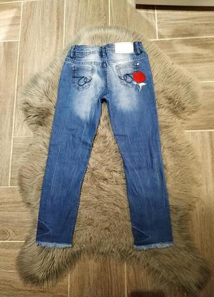 Фирменные джинсы с вышитыми цветами для девочки 7-8 лет4 фото