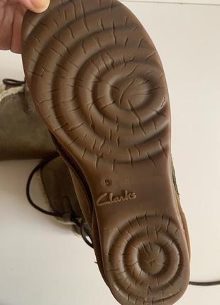 Комфортні шкіряні чоботи від clarks7 фото