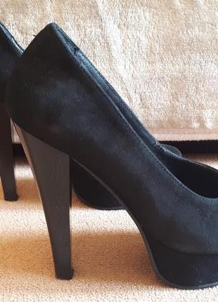 Туфли замшевые черные на высоком каблуке3 фото