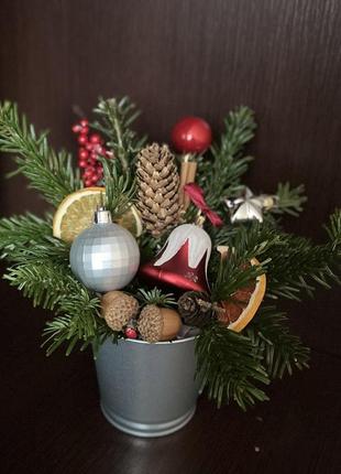 Новорічна композиція, букет з живої ялинки. подарунок.