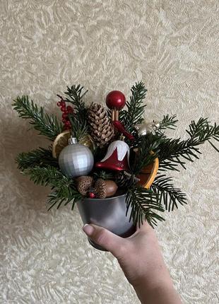 Новорічна композиція, букет з живої ялинки. подарунок.