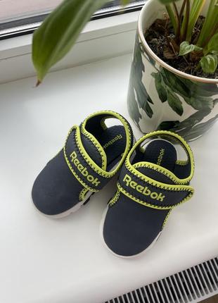 Reebok сандалі кросівки босоніжки