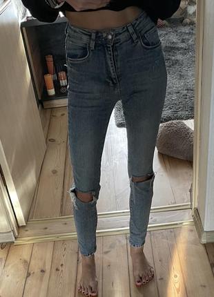 Джинсы skinny с разрезами