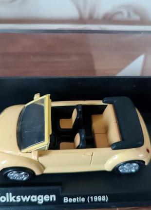 Машинка металлическая volkswagen beetle 1998. 1:43.