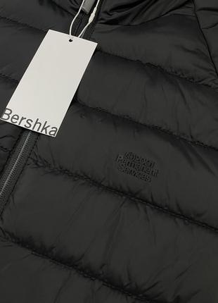 Куртка bershka мікропуховик чоловічий чорний вітровка вітрівка мікро пуховик з капюшоном6 фото