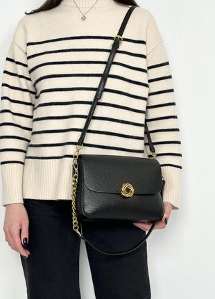 Черная женская сумка среднего размера