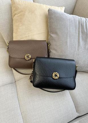 Черная женская сумка среднего размера