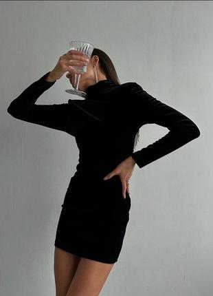 Оксамитова сукня міні з відкритою спинкою з бахромою із страз плаття чорна бархатна по фігурі новорічна вечірня святкова елегантна2 фото