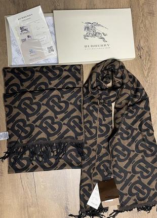 Шарф с буквами барберри burberry в подарочной коробке.