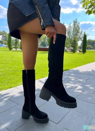 Жіночі зимові чорні чоботи на квадратних каблуках натуральна замша