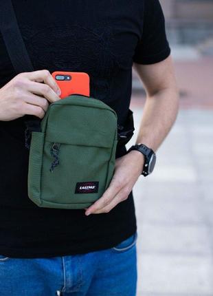 Чоловіча сумка месенджер через плече eastpak the one messenger естпак истпак зелена