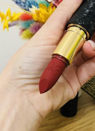 Оригинальный kilian paris lipstick le rouge parfum matte матовая помада 245 sacred rouge3 фото