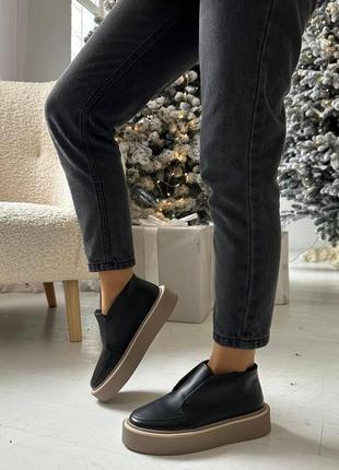 Женские стильные зимние лоферы