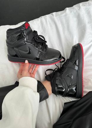 Женские кроссовки найк nike air jordan 1 retro « patent black / red » premium1 фото