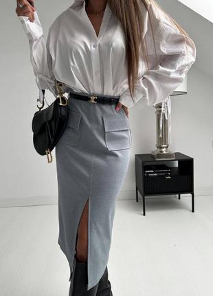Замшевая юбка-миди с разрезом с накладными карманами юбка серая черная по фигуре классическая строгая трендовая стильная3 фото