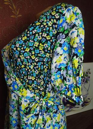 Короткое платье с имитацией запаха с цветочным принтом от george7 фото
