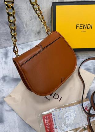 Женская кожаная сумка в стиле fendi коричневого цвета2 фото