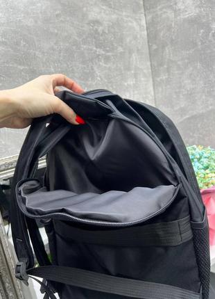 Черный практичный стильный качественный рюкзак из непромокаемой ткани унисекс5 фото
