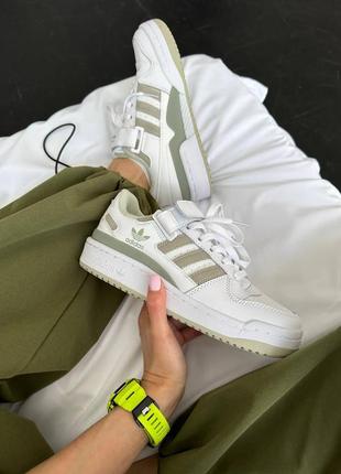 Женские кроссовки адидас форум adidas forum low “white/olive” premium