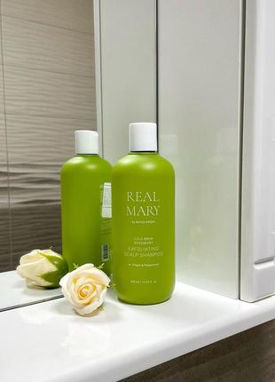 Шампунь rated green real mary cold brewed rosemary exfoliating scalp shampoo 400 ml1 фото