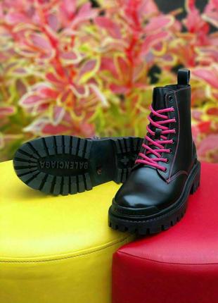 Женские кожаные ботинки чёрные balenciaga black tractor side-zip boots2 фото