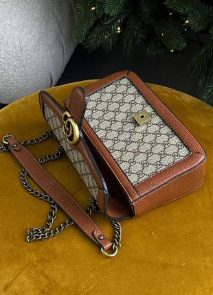 Женская сумка кросс-боди на цепочке gucci в коричневом цвете3 фото