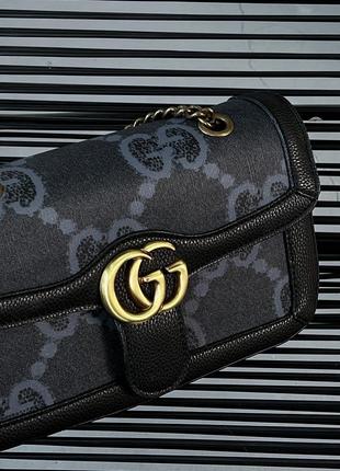 Женская сумка кросс-боди на цепочке gucci Clothing в синем цвете гуччи на плече5 фото
