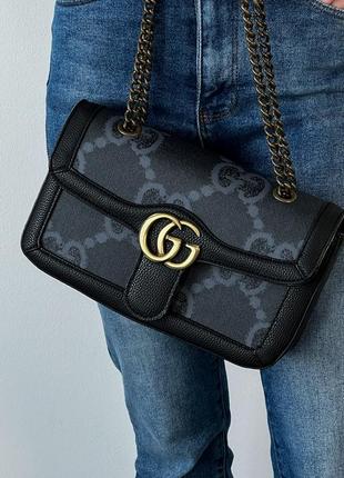 Женская сумка кросс-боди на цепочке gucci Clothing в синем цвете гуччи на плече7 фото