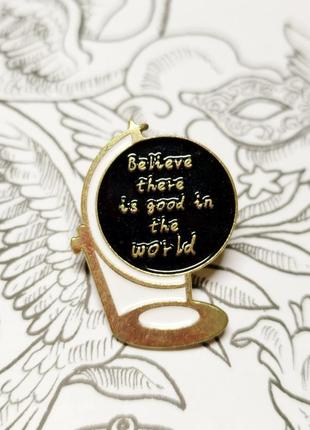 Металевий значок пін брошка світ