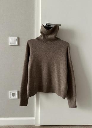 🤎кофейний стильний светр від h&m з горлом  базовий та стильний , в складі 8% шерсті😍