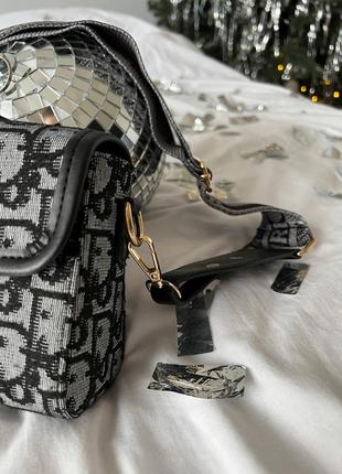 Жіноча сумка cristian dior крос-боді у сірому кольорі диор на плече8 фото