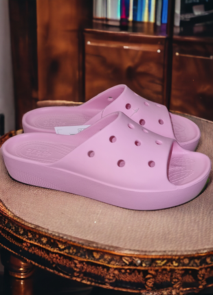Шлепанцы crocs classic  sandal
женские цвет розовый