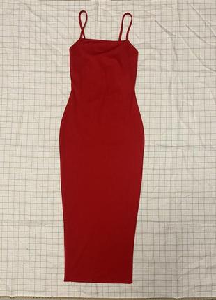 Червона сукня