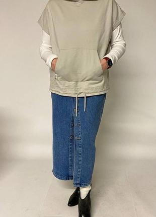 Светло-серая футболка-худи без рукавов massimo dutti