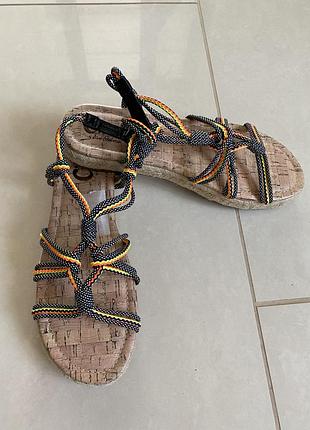 Дивовижні босоніжки sam edelman розмір 40