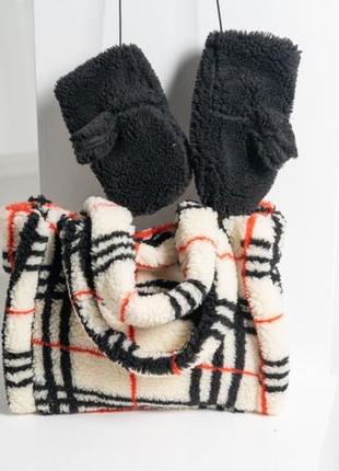 Сумка жіноча хутряна з рукавичками