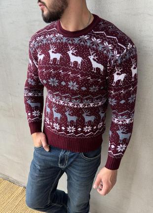 Теплий чоловічий светр під горло принт з оленями н5017 70% вовна бордо