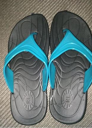 Пляжні шльопанці