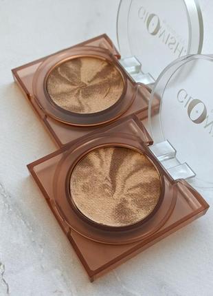 Бронзер glowish soft radiance bronzing powder від huda beauty